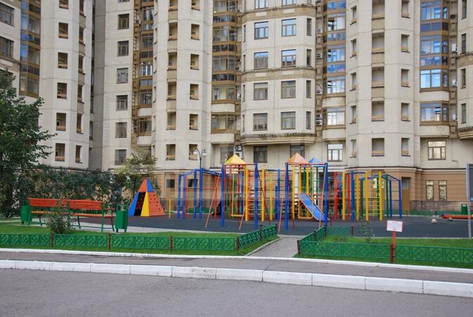 Детская площадка во дворе ЖК «Шуваловский»